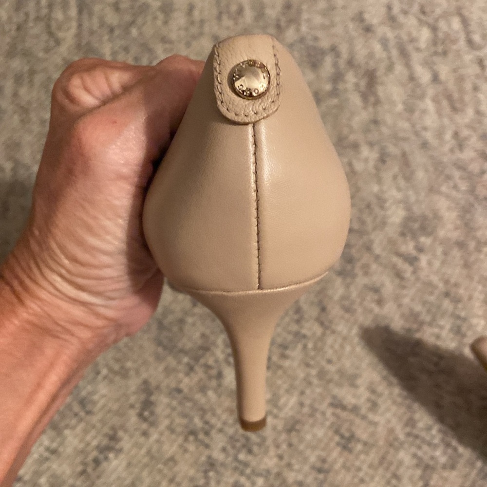 Michael Kors Classic Beige Heels NWOT - Picture 5 of 6